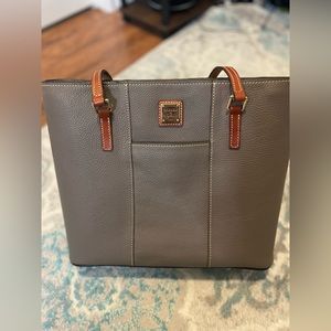Dooney & Bourke NWT large Lexington Pebble Grain Grey tote. Perfect condition.